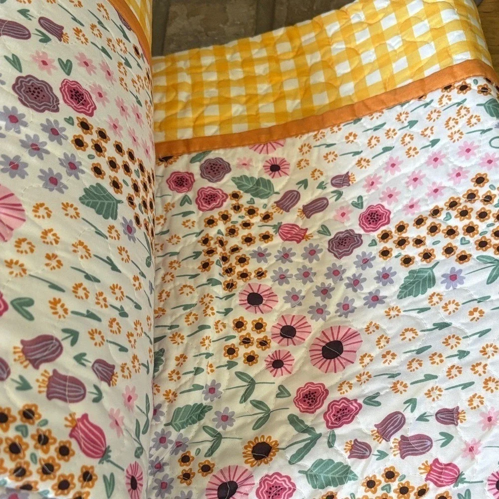 The Big One Kids Flower Checkered 3 Piece Reversible Comforter Quilt Full/Queen
